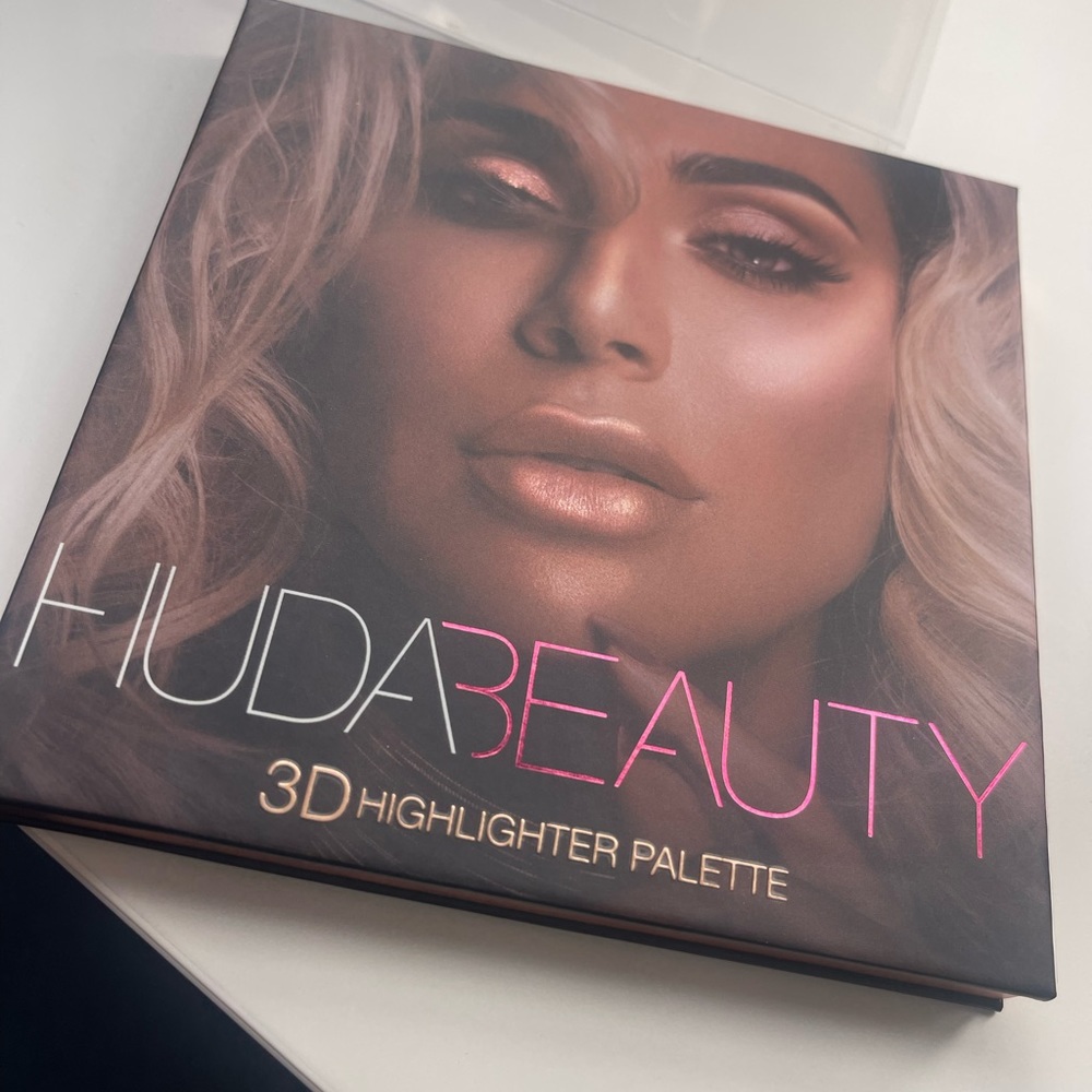 Huda Beauty Highlighter